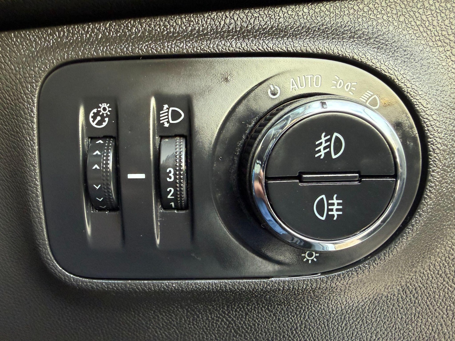 Used Vauxhall Corsa 2015 for sale - 77705534: Photo 32