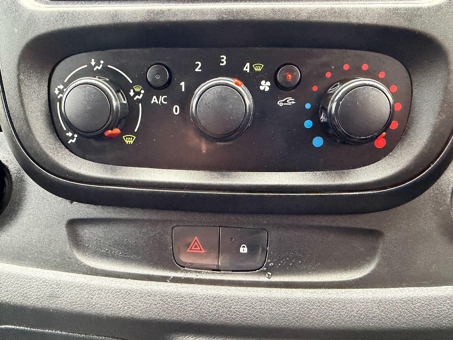 Used Vauxhall Vivaro 2015 for sale - 77625507: Photo 32