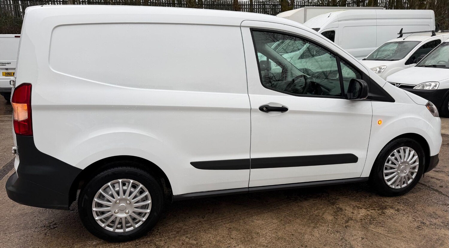 Used Ford Transit Courier for sale - 78115070: Photo 10