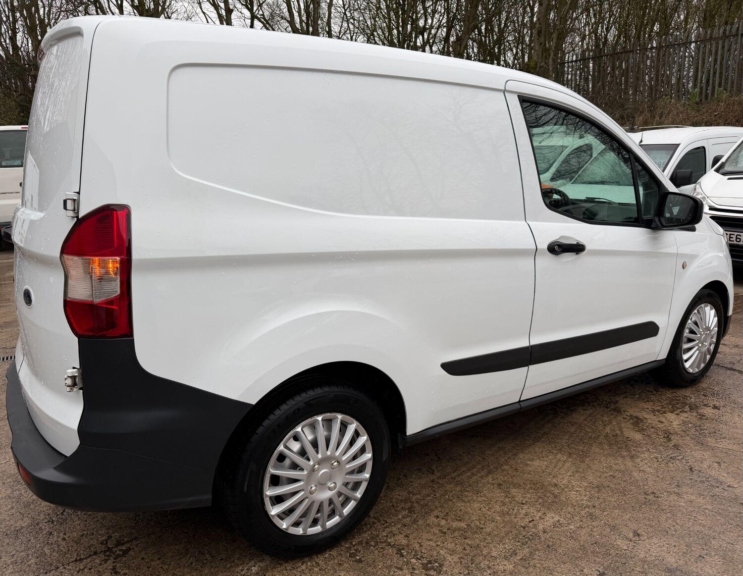Used Ford Transit Courier for sale - 78115070: Photo 11