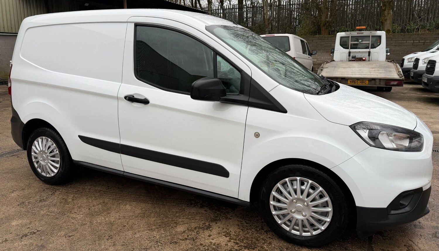 Used Ford Transit Courier for sale - 78115070: Photo 6