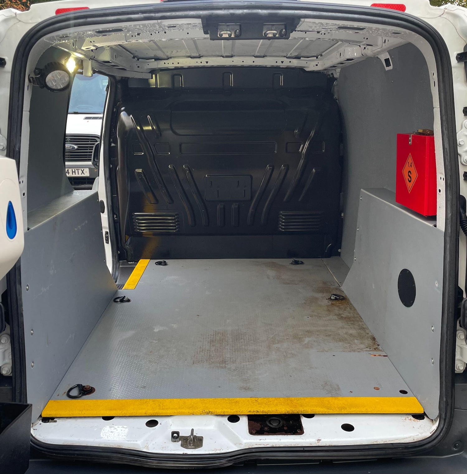 Used Ford Transit Connect 2017 for sale - 76550125: Photo 13