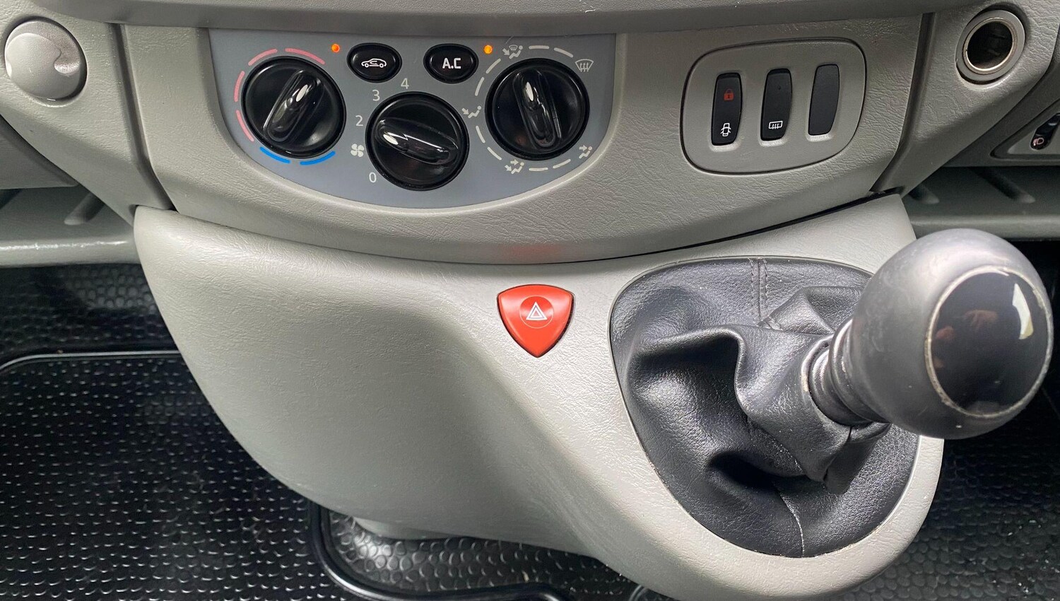 Used Vauxhall Vivaro 2010 for sale - 76645526: Photo 31