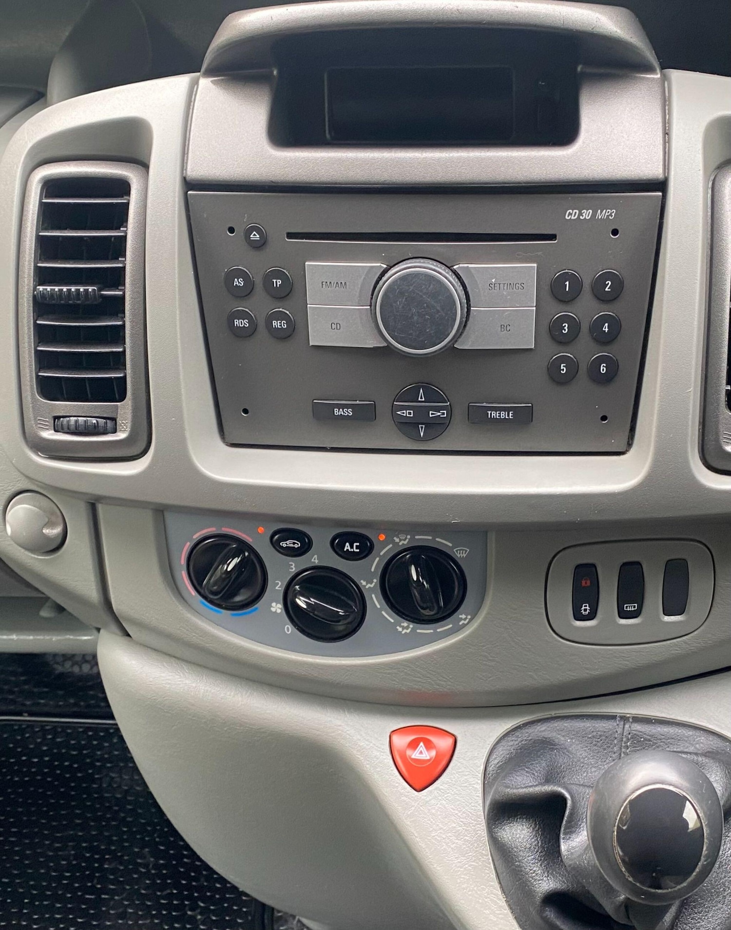 Used Vauxhall Vivaro 2010 for sale - 76645526: Photo 33