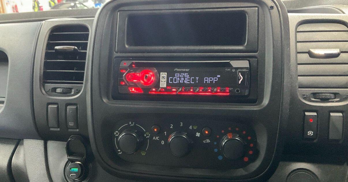 Used Vauxhall Vivaro 2015 for sale - 77657729: Photo 6