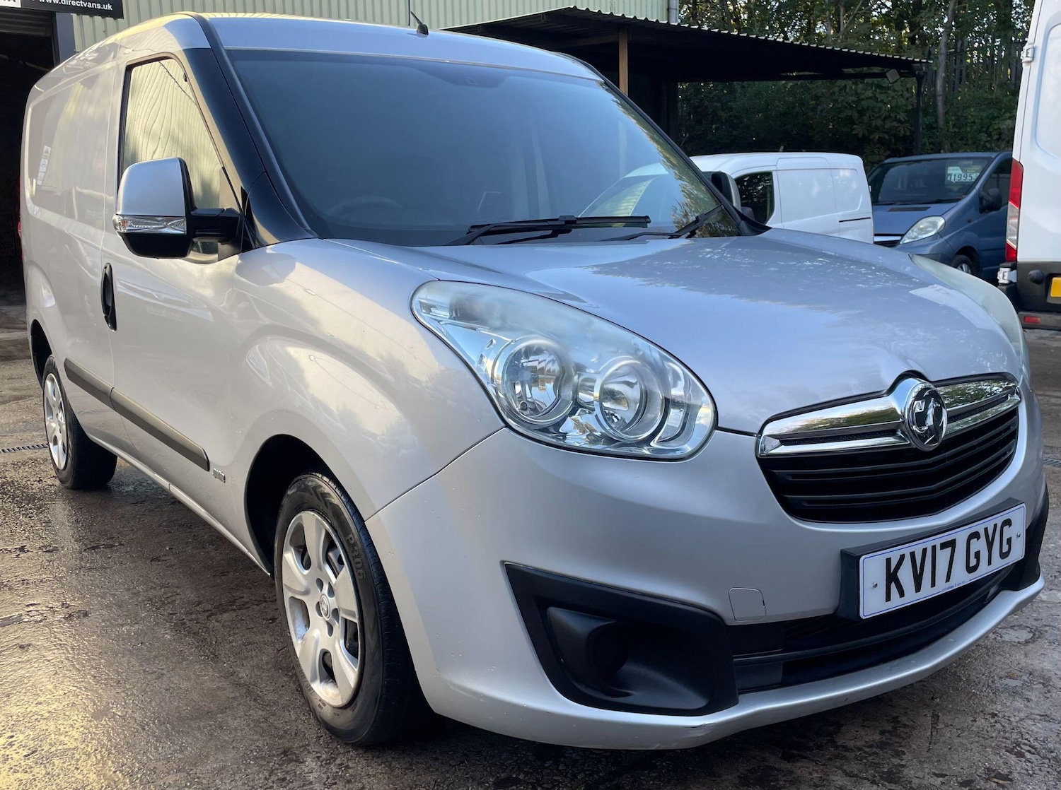 Used Vauxhall Combo 2017 for sale - 77625351: Photo 2