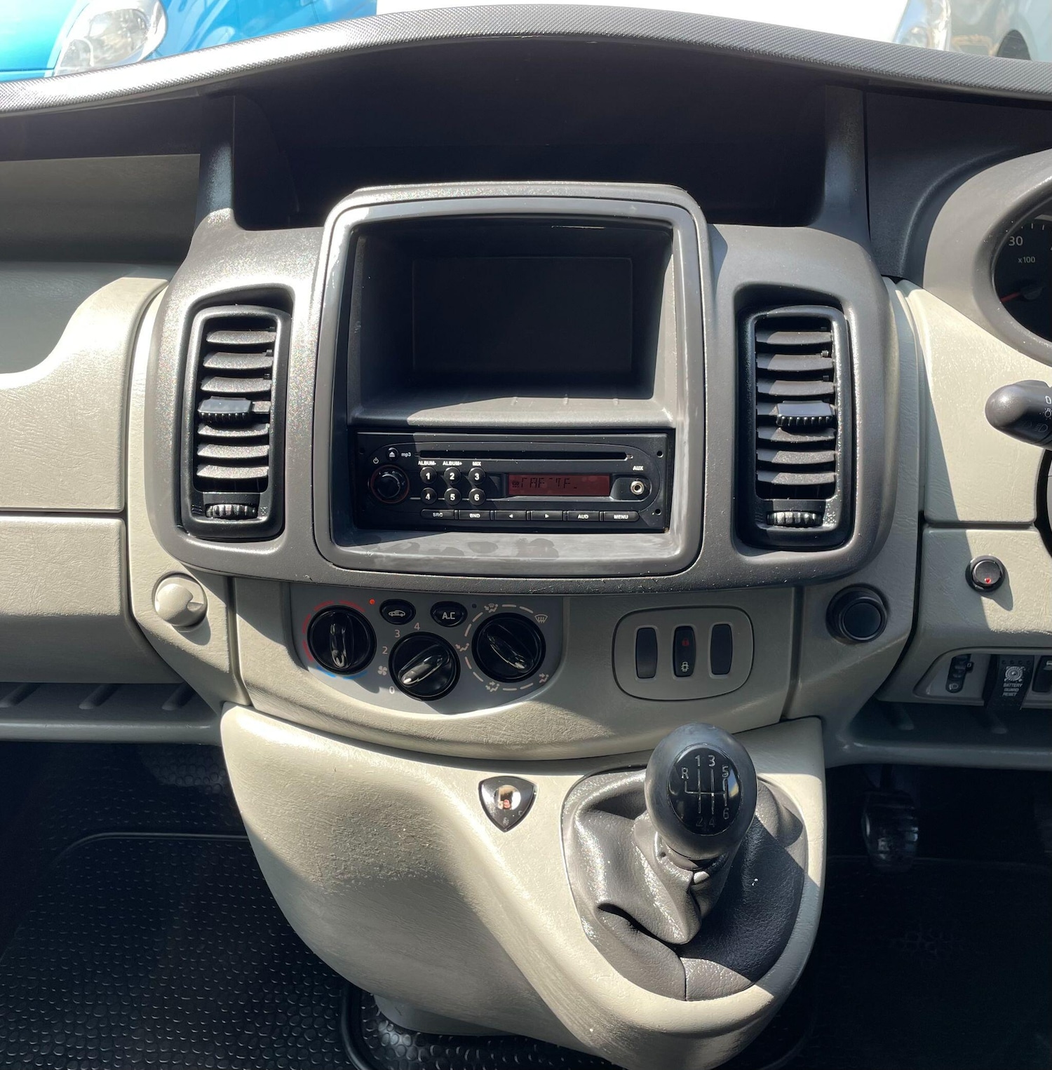 Used Vauxhall Vivaro for sale - 77825140: Photo 25