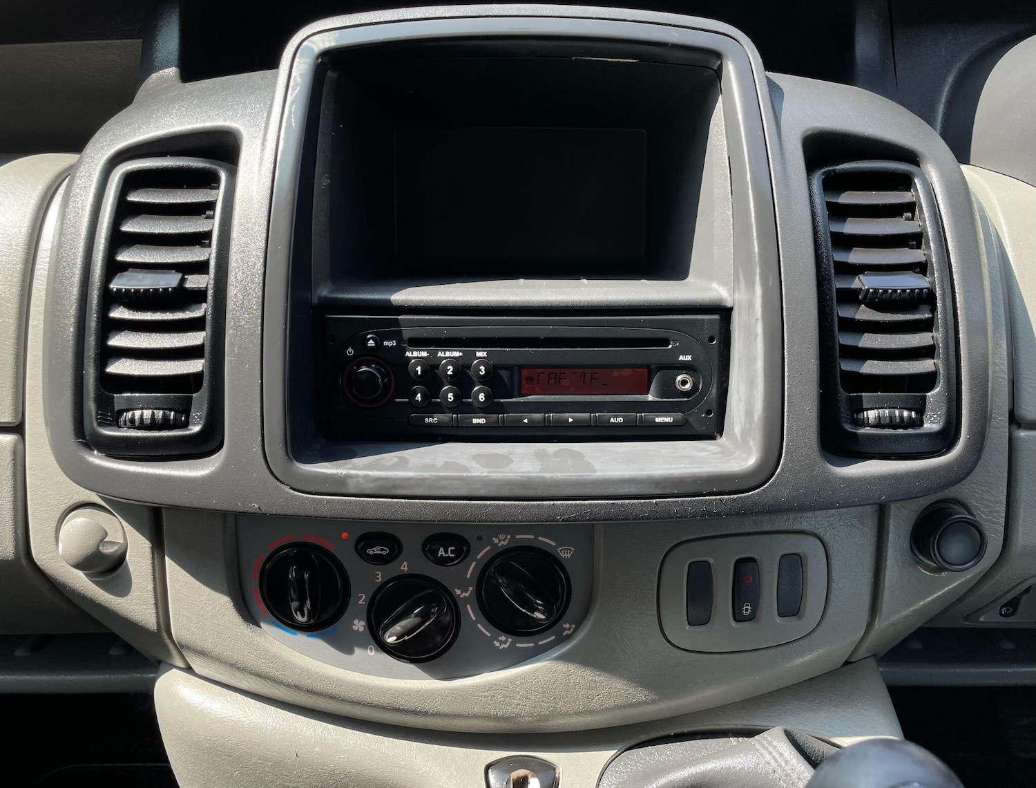 Used Vauxhall Vivaro for sale - 77825140: Photo 26