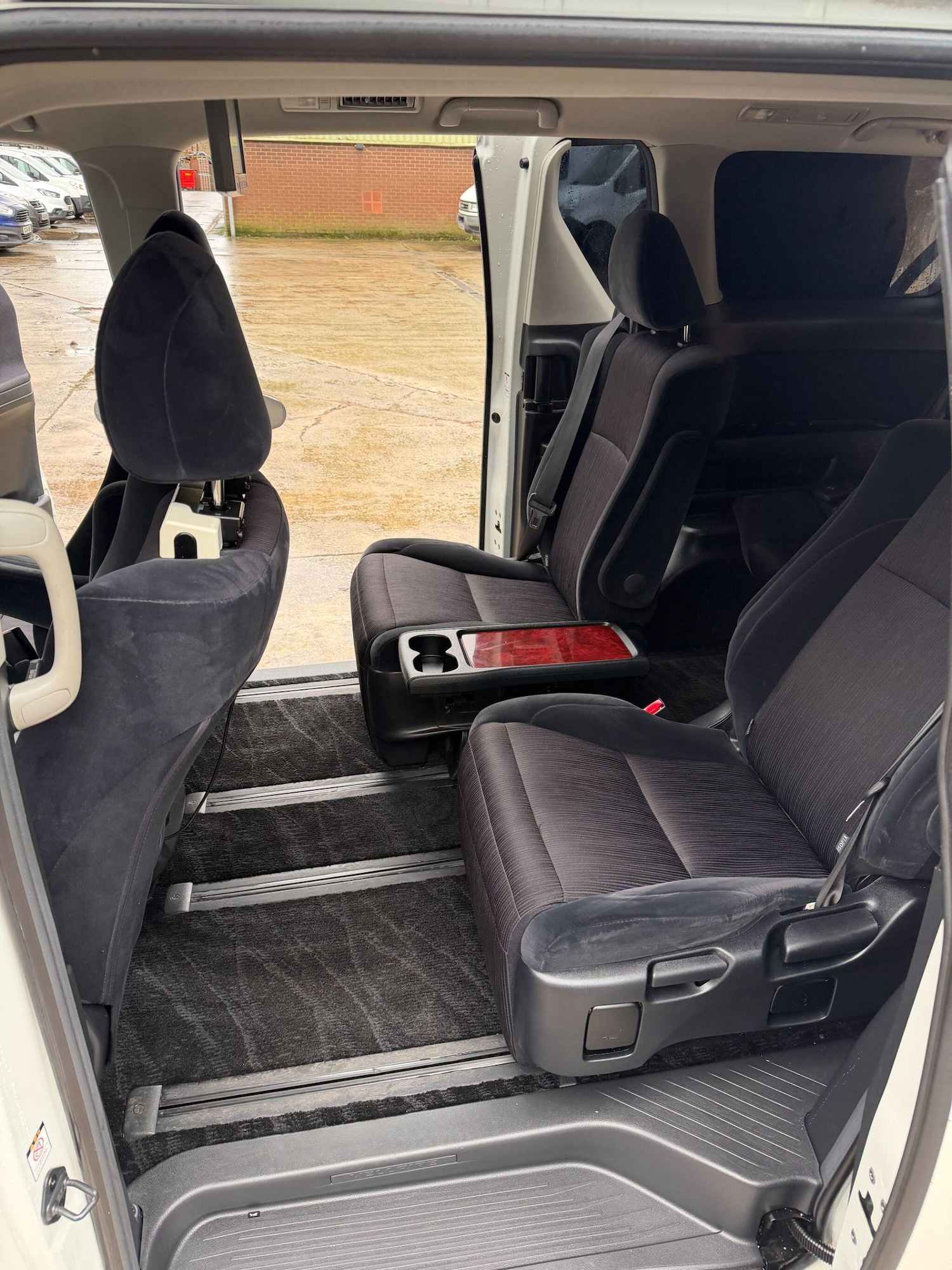 Used Toyota Vellfire 2023 for sale - 77174728: Photo 23