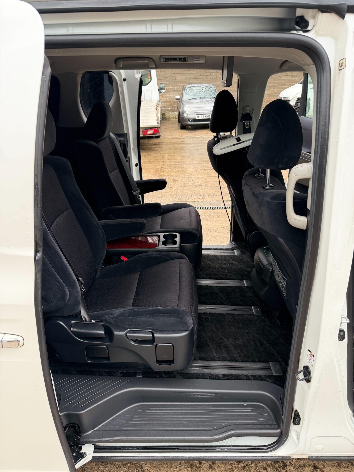 Used Toyota Vellfire 2023 for sale - 77174728: Photo 36