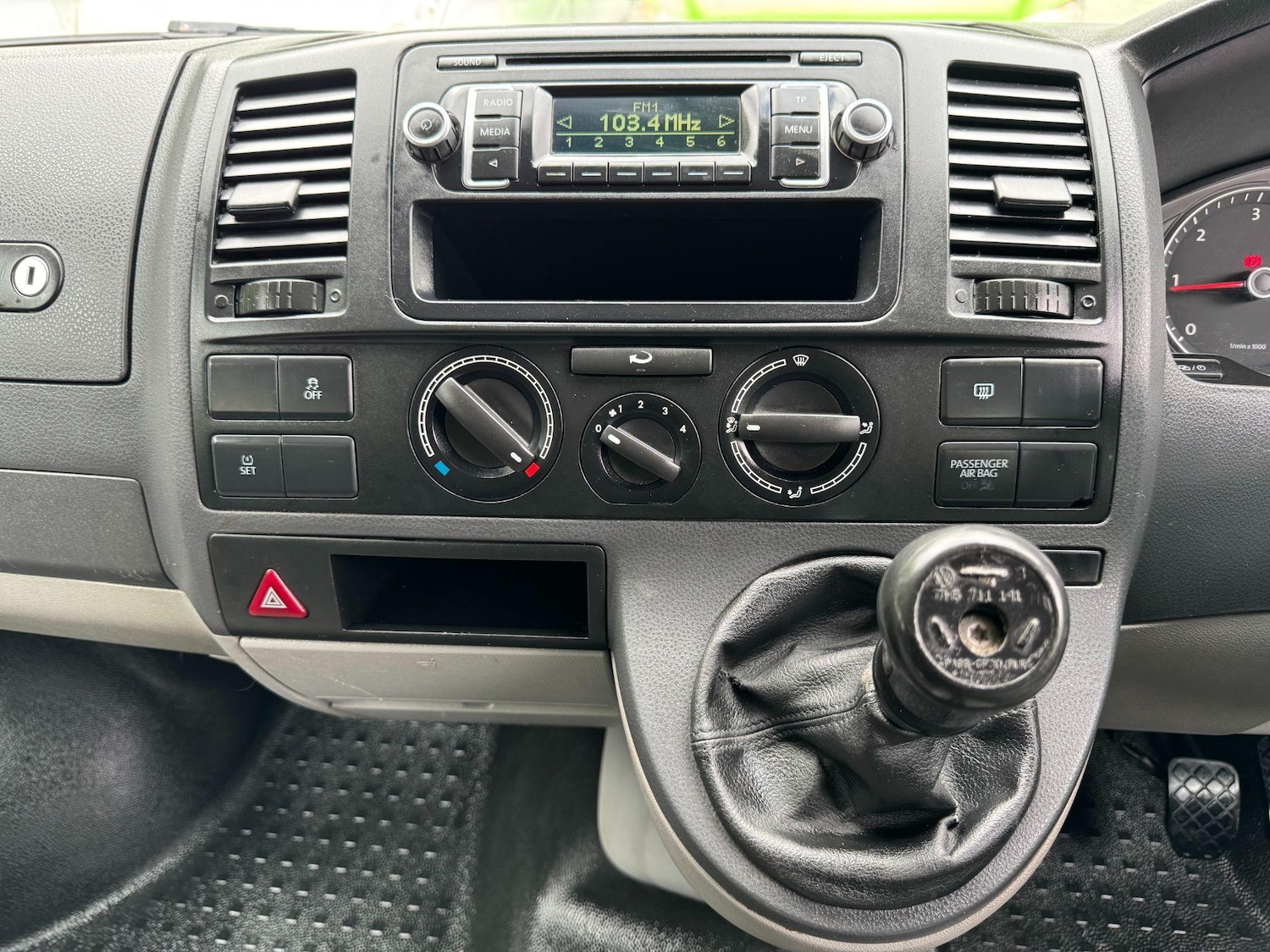 Used Volkswagen Transporter 2015 for sale - 76549409: Photo 32