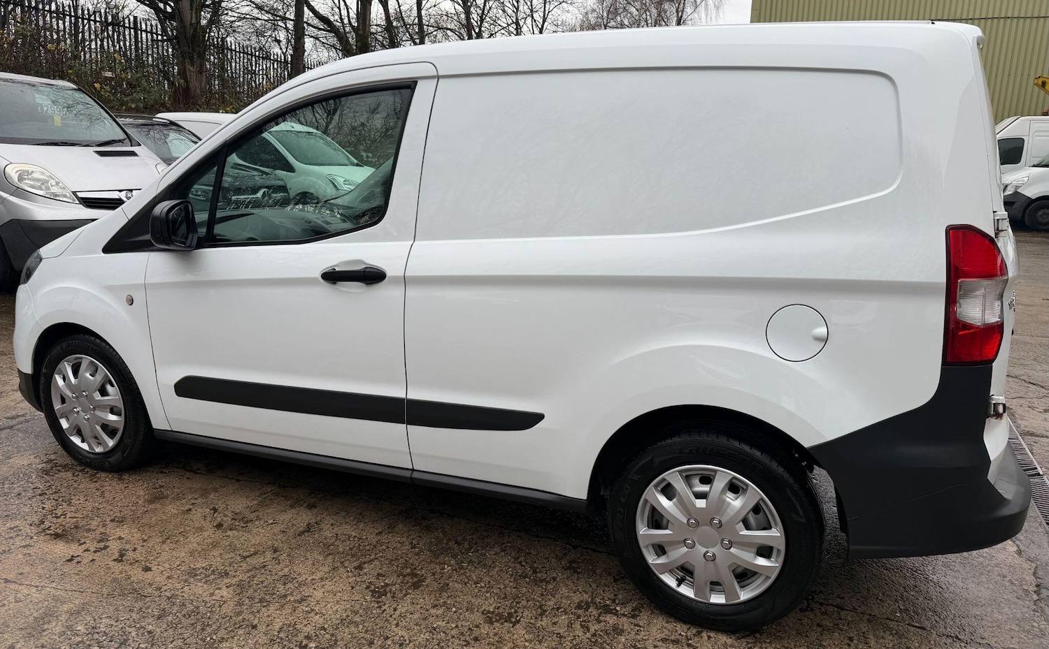 Used Ford Transit Courier 2020 for sale - 76913374: Photo 20