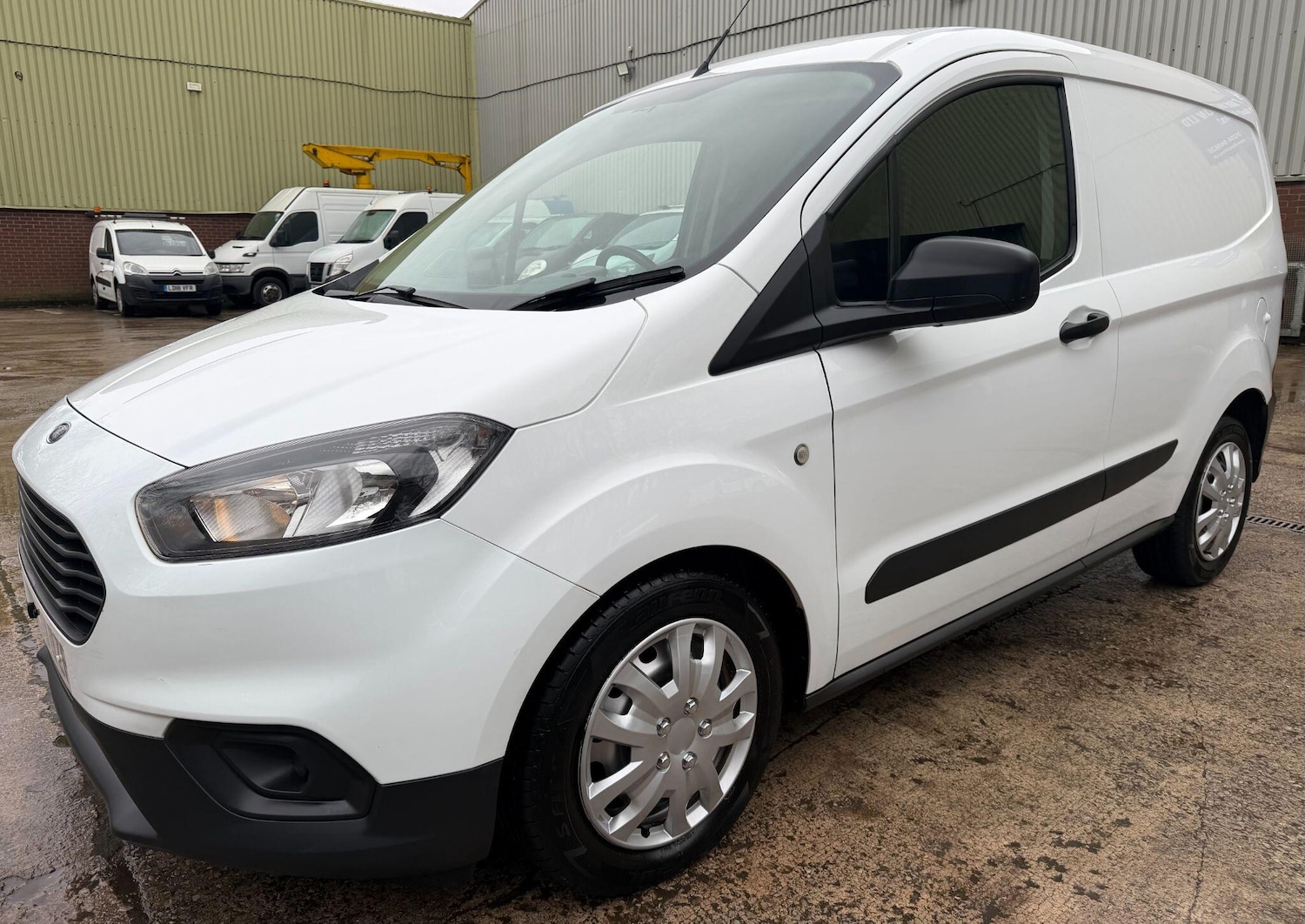 Used Ford Transit Courier 2020 for sale - 76913374: Photo 25