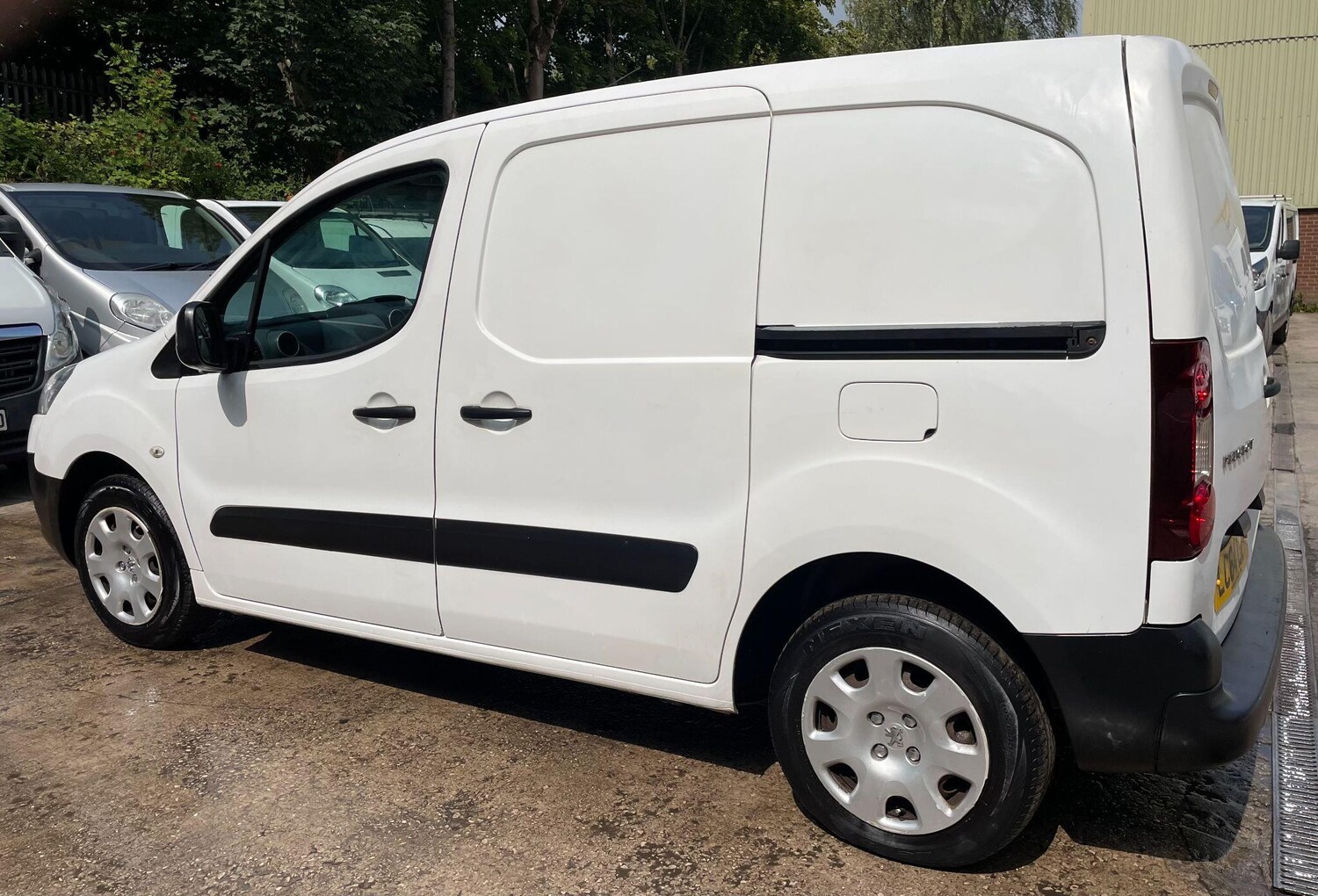 Used Peugeot Partner 2015 for sale - 76550580: Photo 14