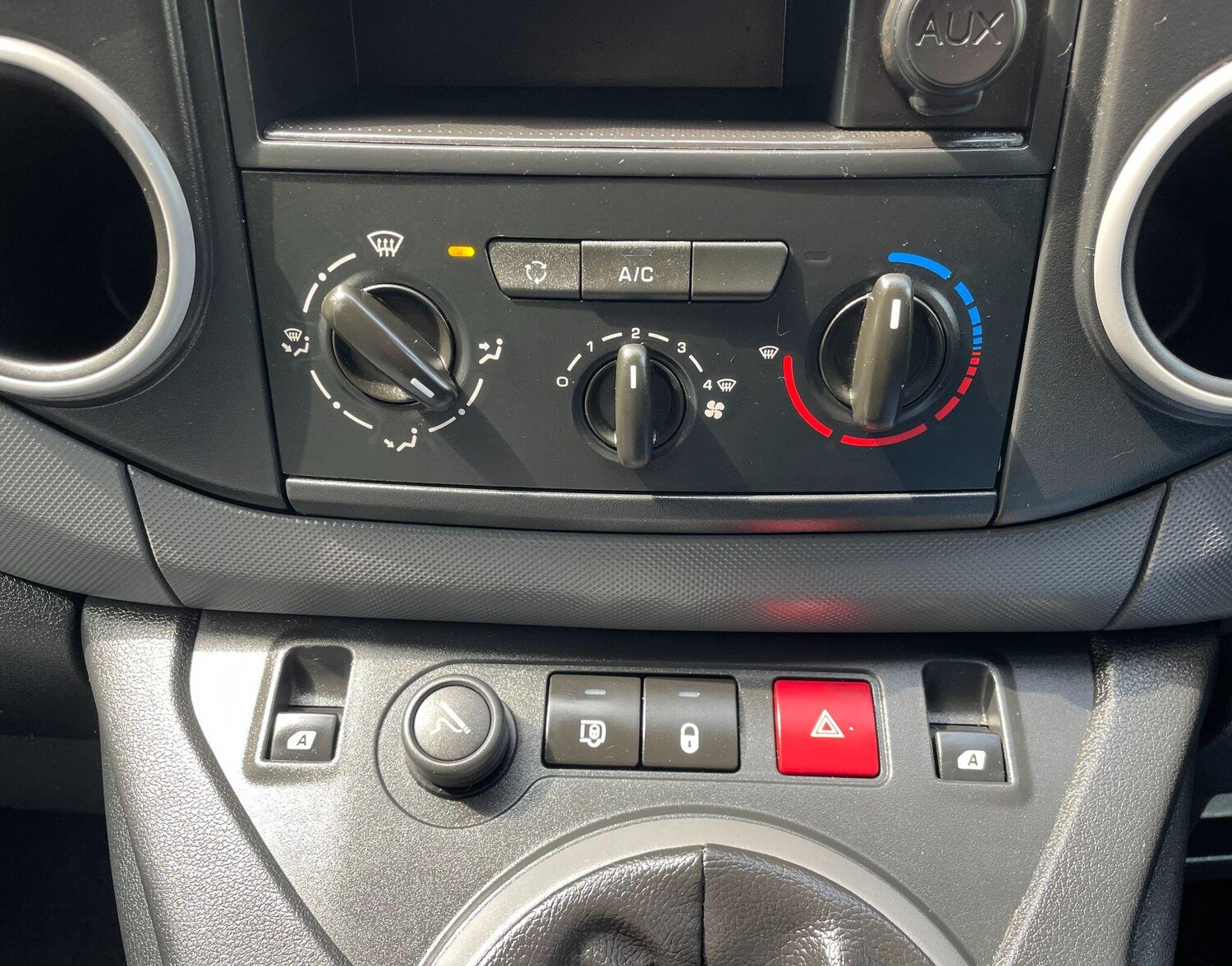 Used Peugeot Partner 2015 for sale - 76550580: Photo 31