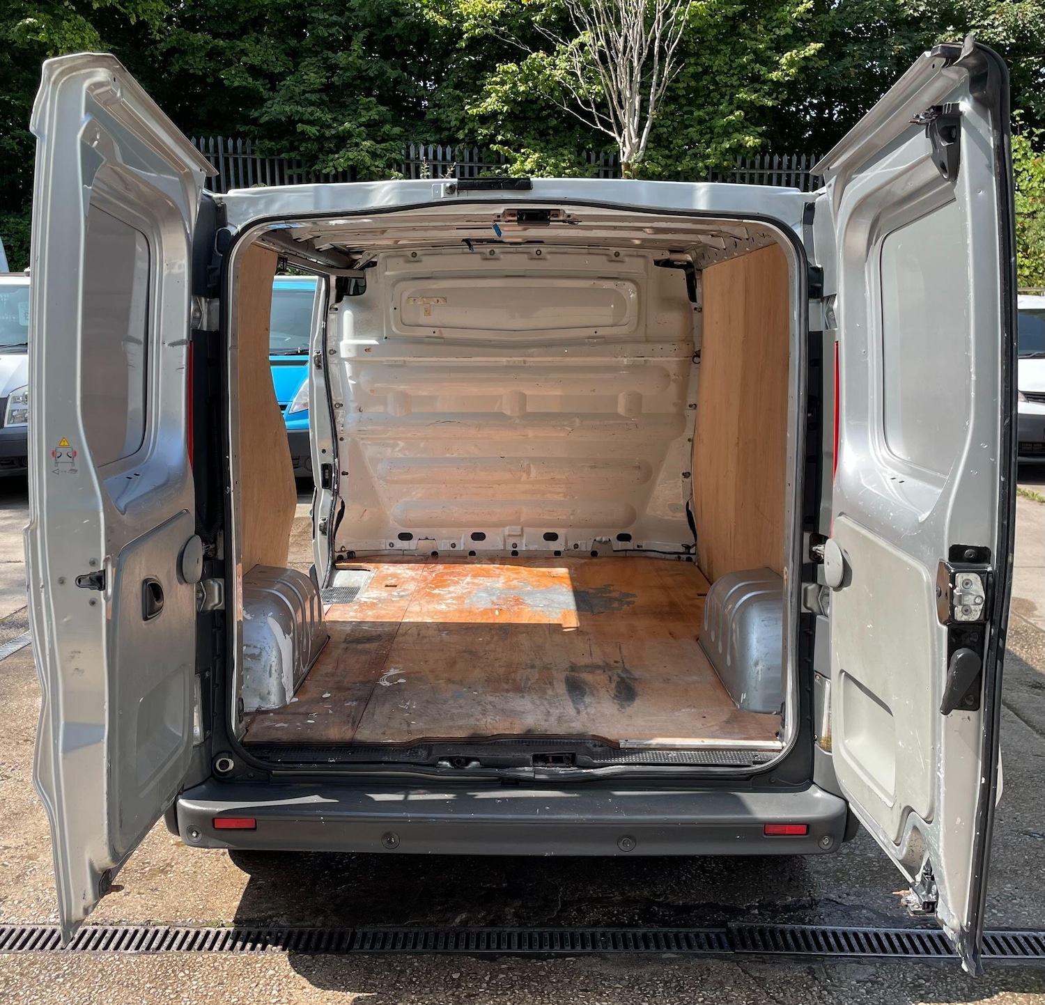 Used Vauxhall Vivaro 2010 for sale - 76550543: Photo 8