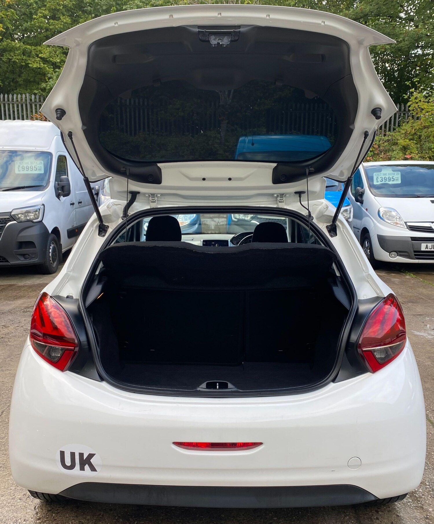 Used Peugeot 208 2015 for sale - 76549086: Photo 10