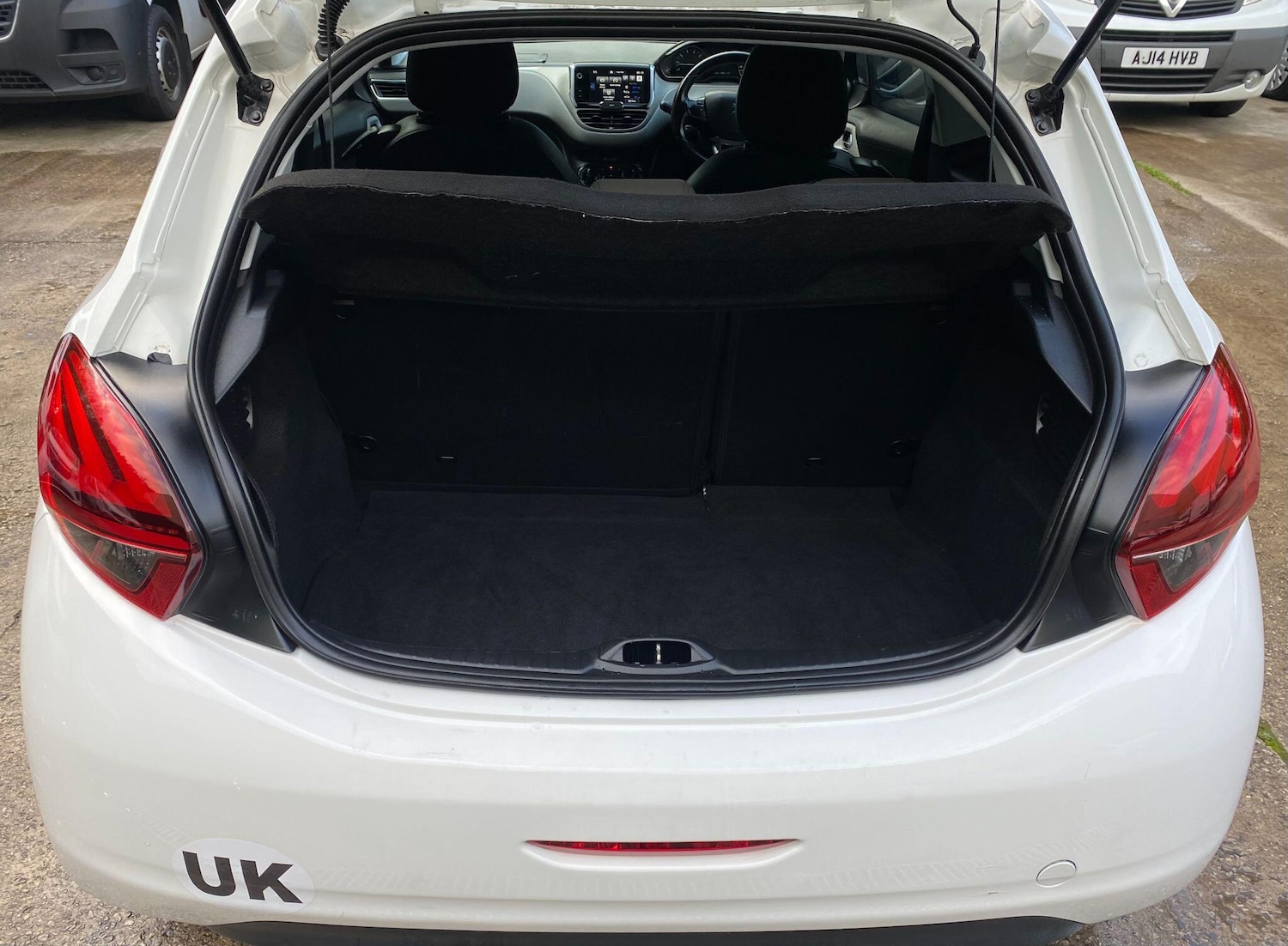 Used Peugeot 208 2015 for sale - 76549086: Photo 11