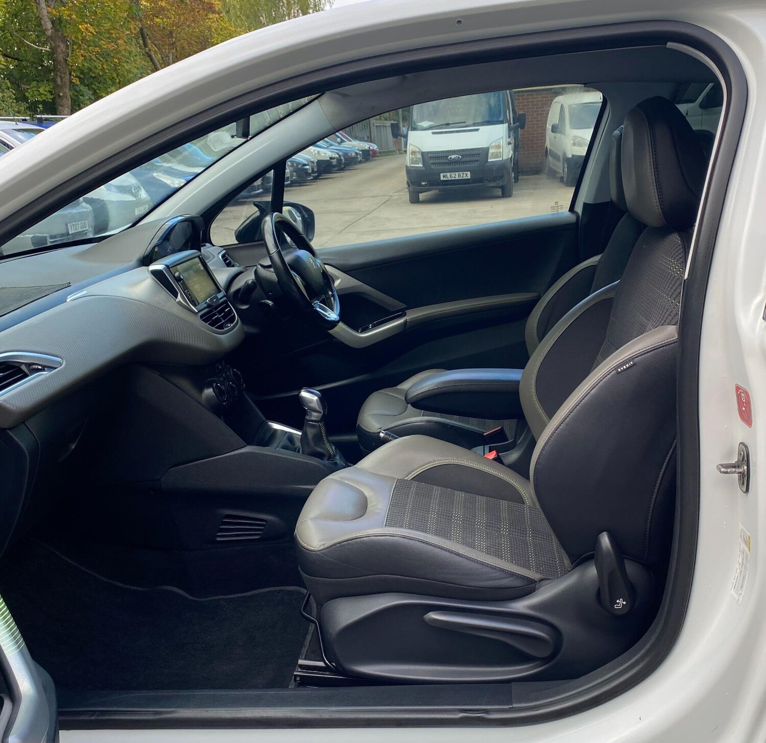 Used Peugeot 208 2015 for sale - 76549086: Photo 29