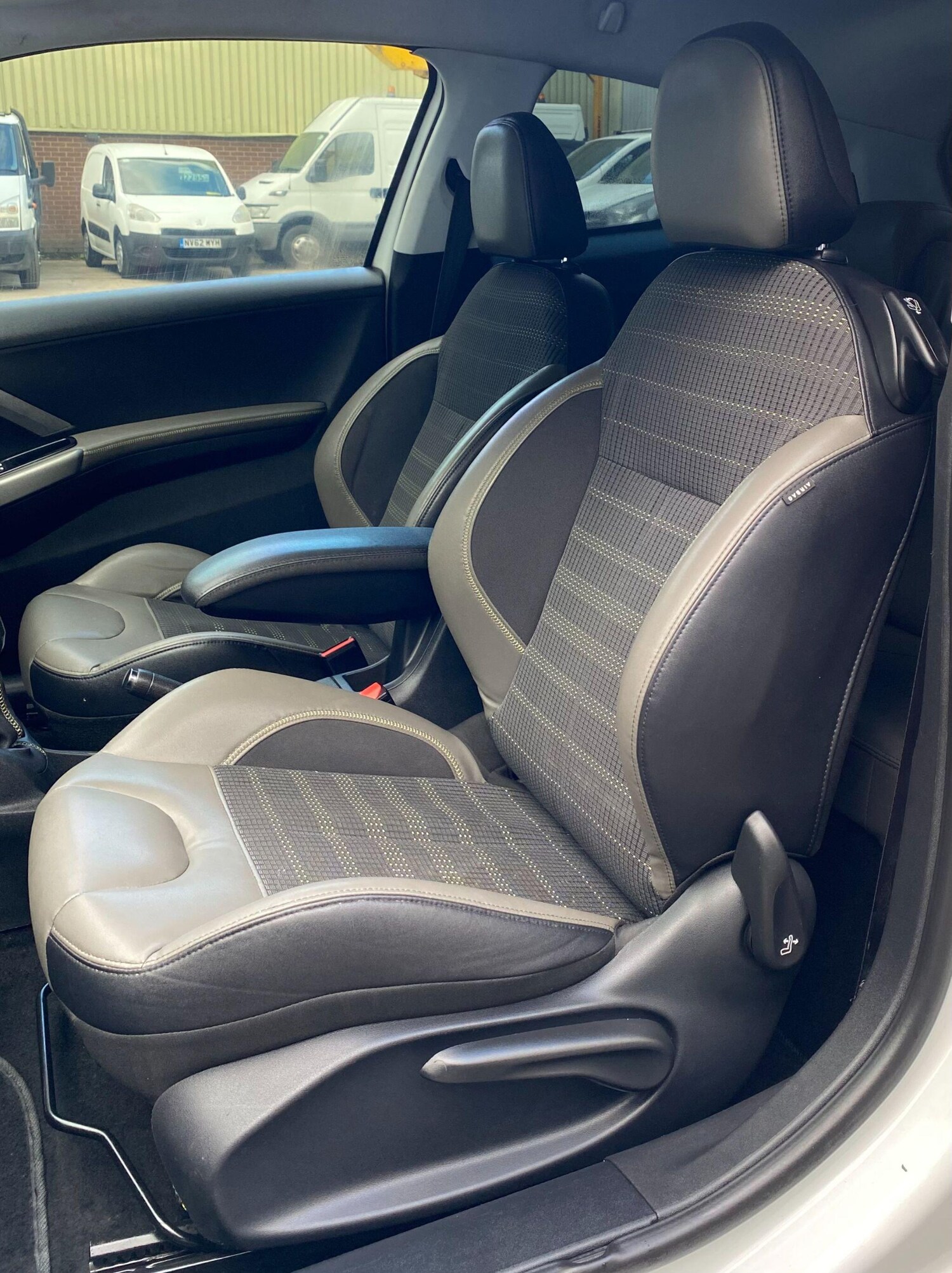 Used Peugeot 208 2015 for sale - 76549086: Photo 30