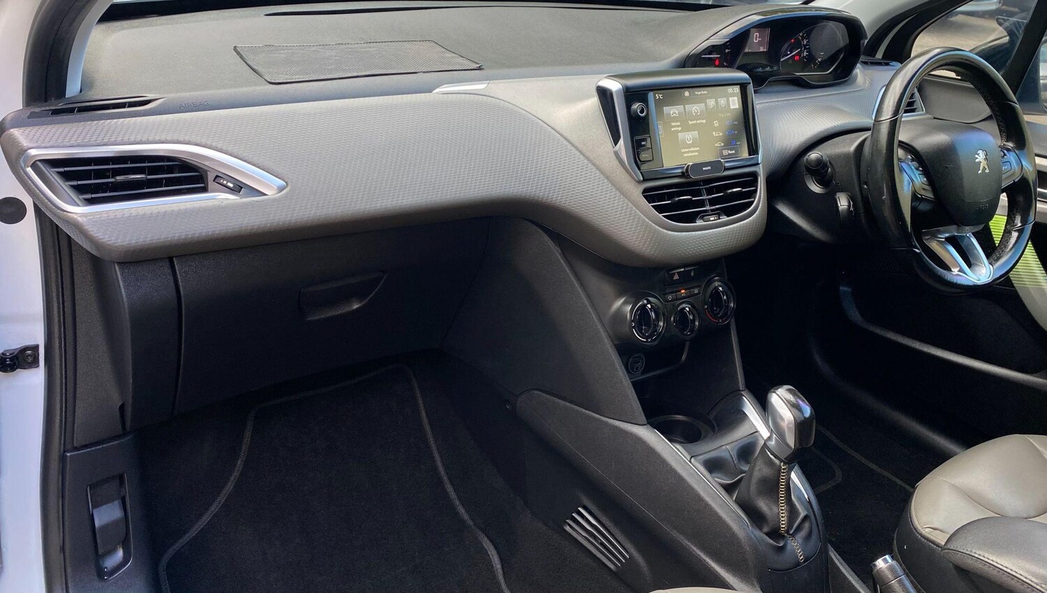 Used Peugeot 208 2015 for sale - 76549086: Photo 31