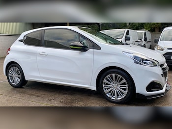 Used Peugeot 208 2015 for sale - 76549086: Photo