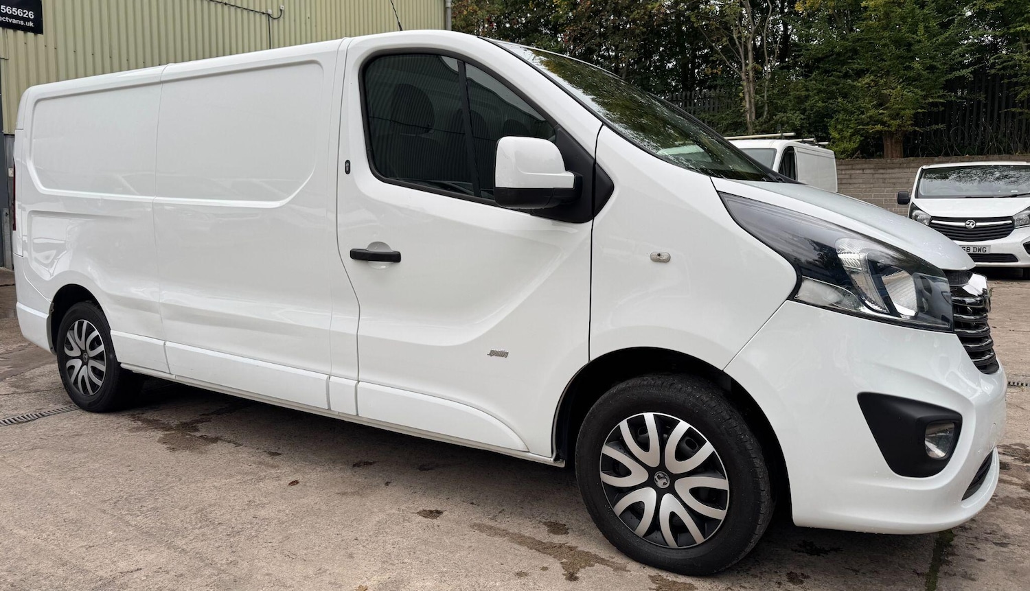Used Vauxhall Vivaro 2017 for sale - 76550642: Photo 1