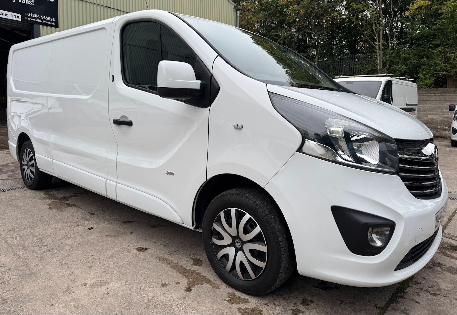Used Vauxhall Vivaro 2017 for sale - 76550642: Photo 2