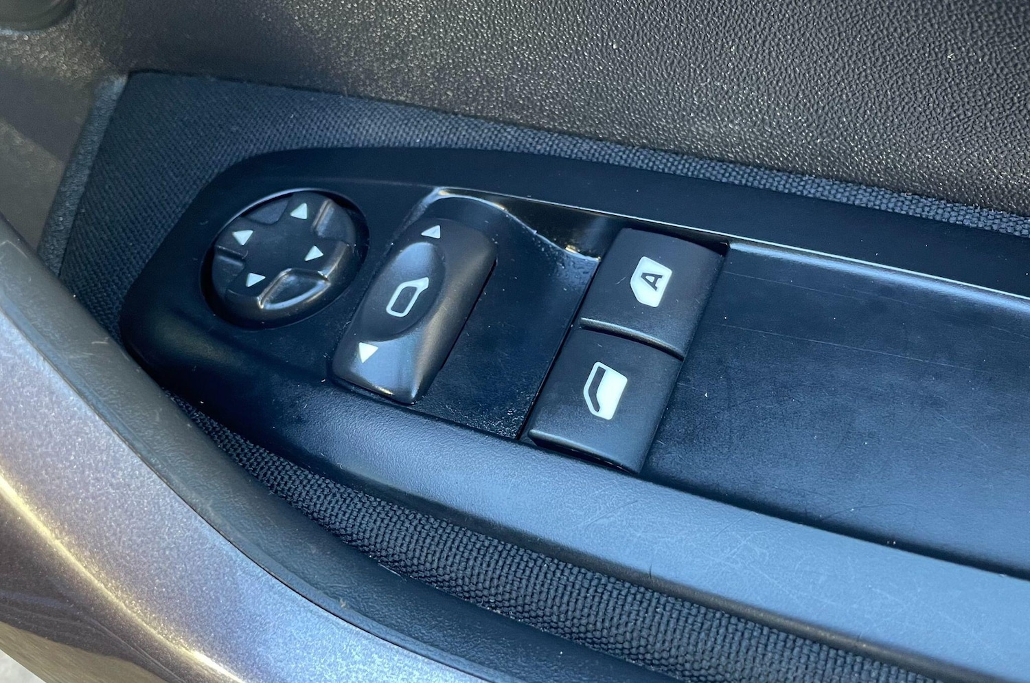 Used Peugeot 2008 2016 for sale - 76549880: Photo 25