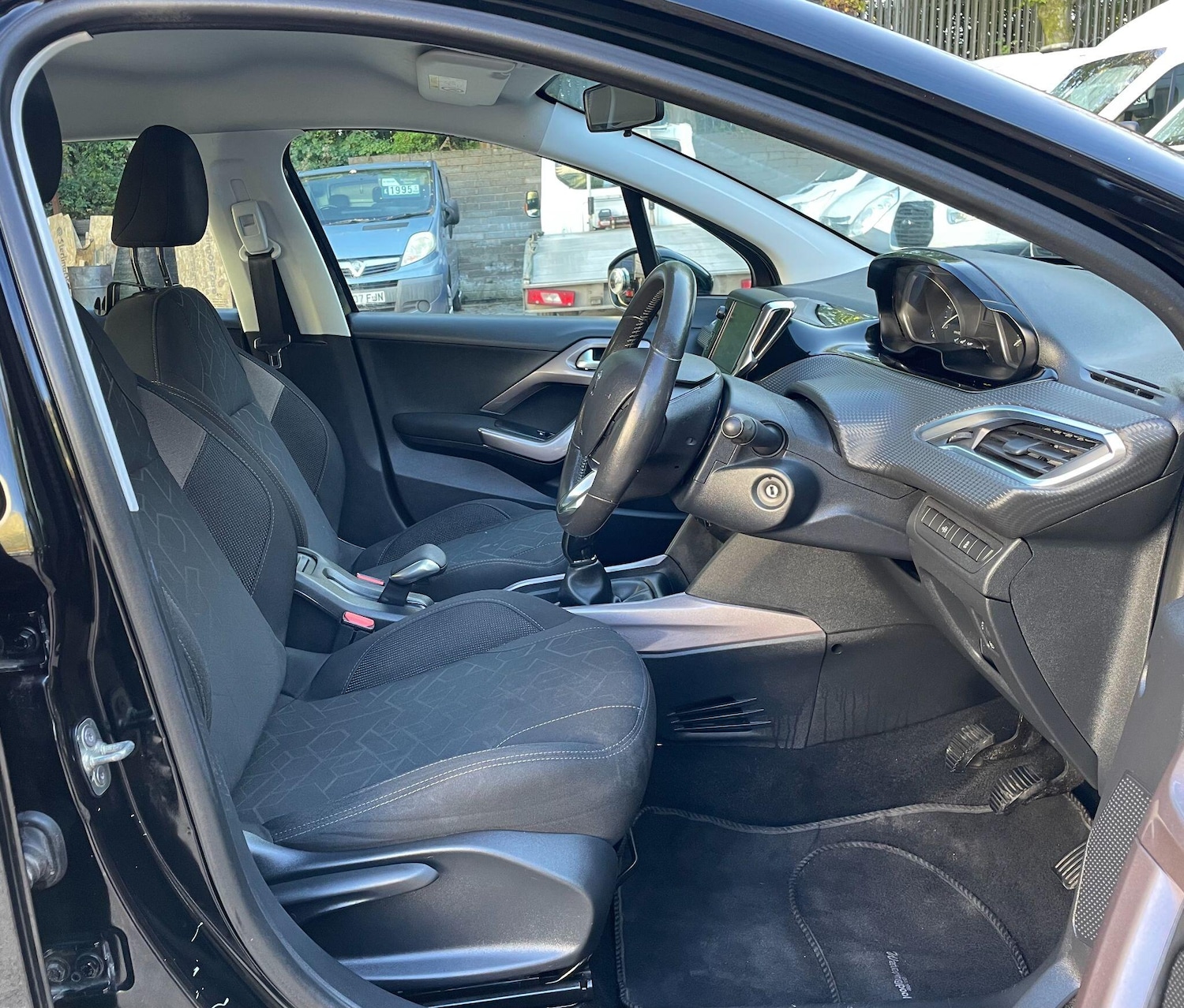 Used Peugeot 2008 2016 for sale - 76549880: Photo 26