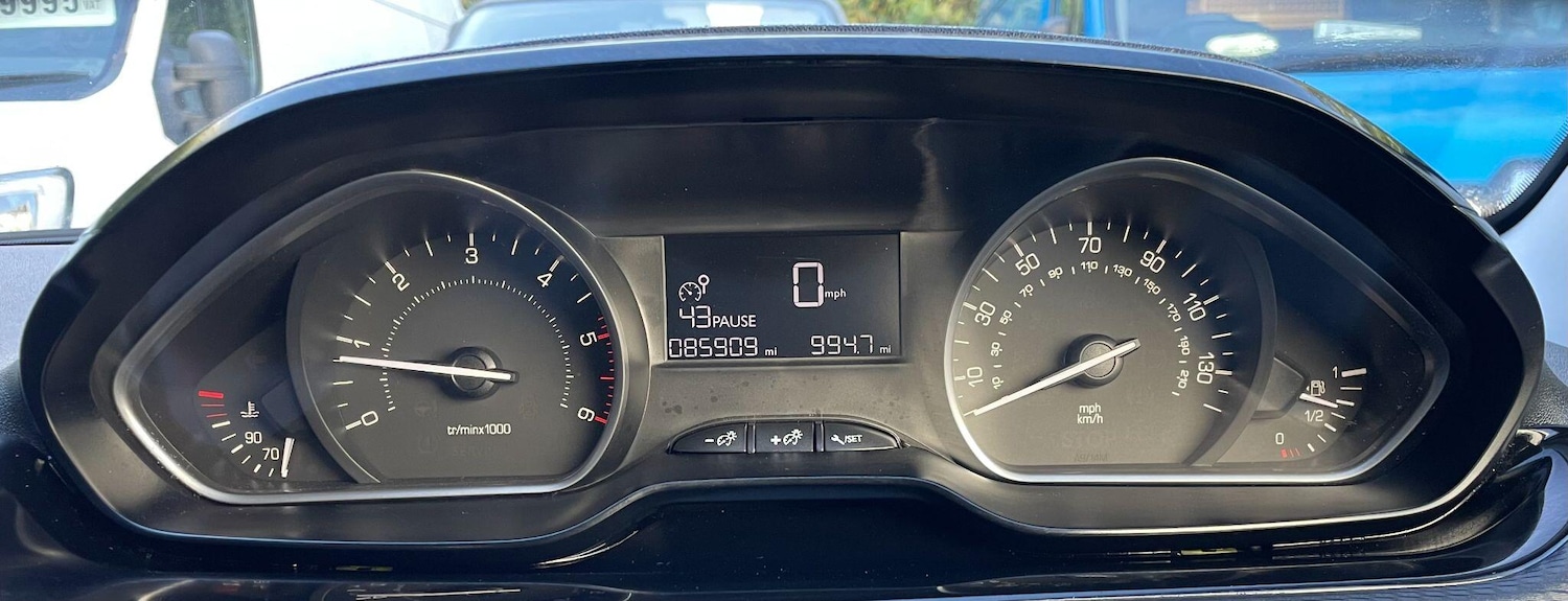 Used Peugeot 2008 2016 for sale - 76549880: Photo 32