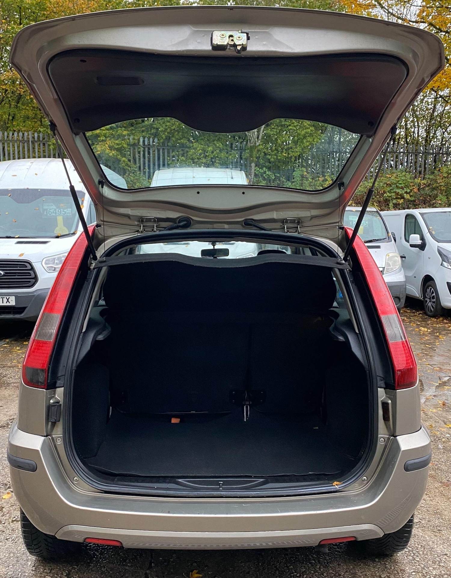 Used Ford Fusion 2004 for sale - 76549885: Photo 12