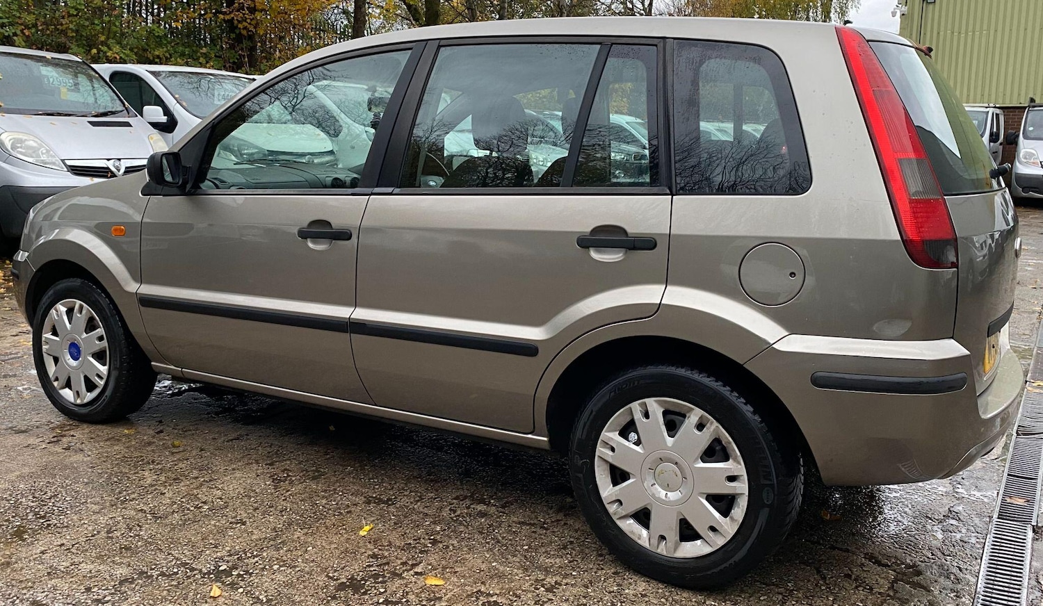 Used Ford Fusion 2004 for sale - 76549885: Photo 17
