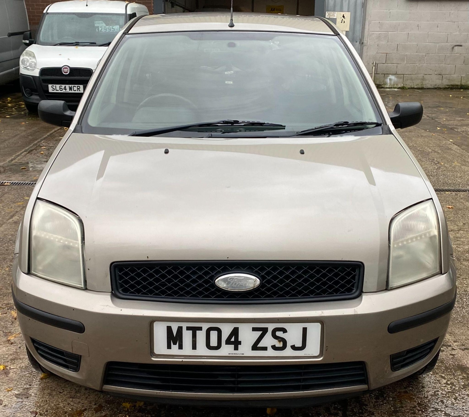 Used Ford Fusion 2004 for sale - 76549885: Photo 22