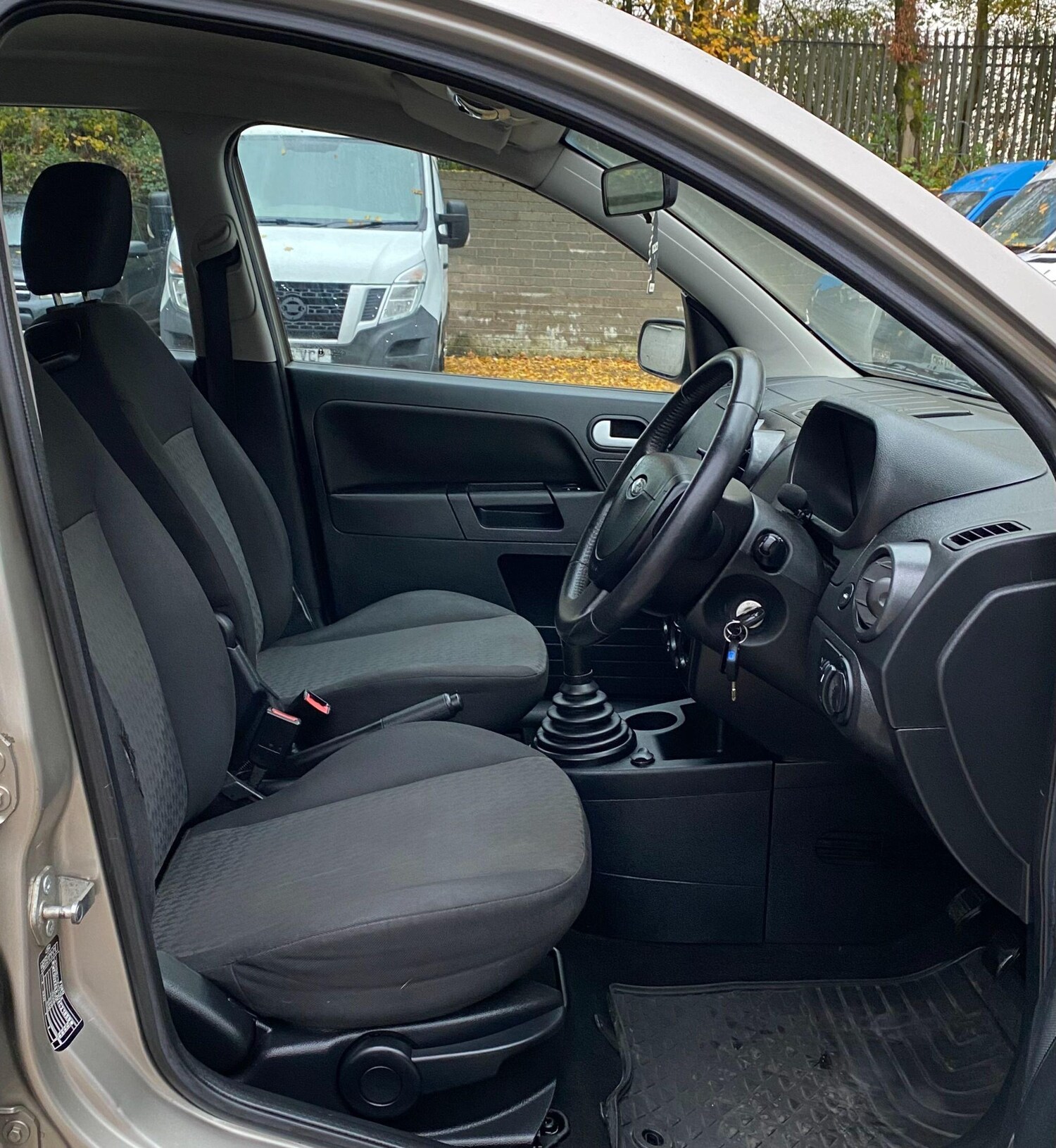 Used Ford Fusion 2004 for sale - 76549885: Photo 27