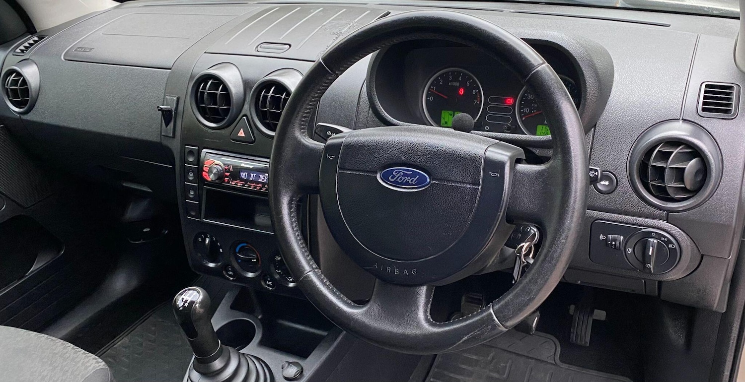 Used Ford Fusion 2004 for sale - 76549885: Photo 29