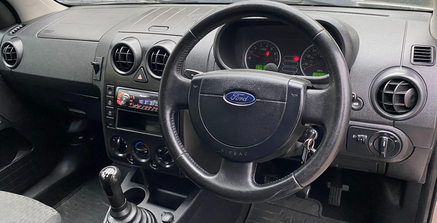 Used Ford Fusion 2004 for sale - 76549885: Photo 30