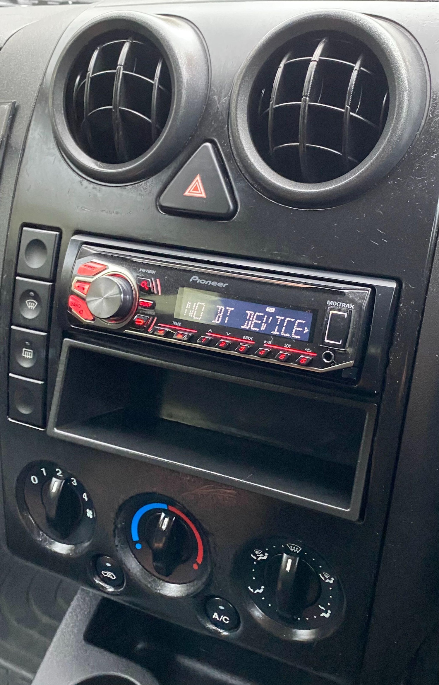 Used Ford Fusion 2004 for sale - 76549885: Photo 34