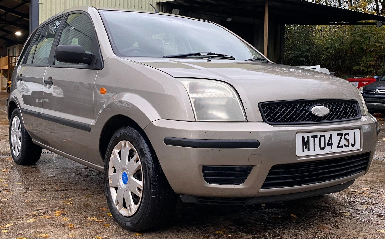 Used Ford Fusion 2004 for sale - 76549885: Photo 4