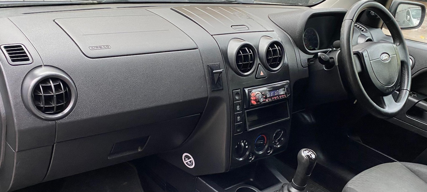 Used Ford Fusion 2004 for sale - 76549885: Photo 40