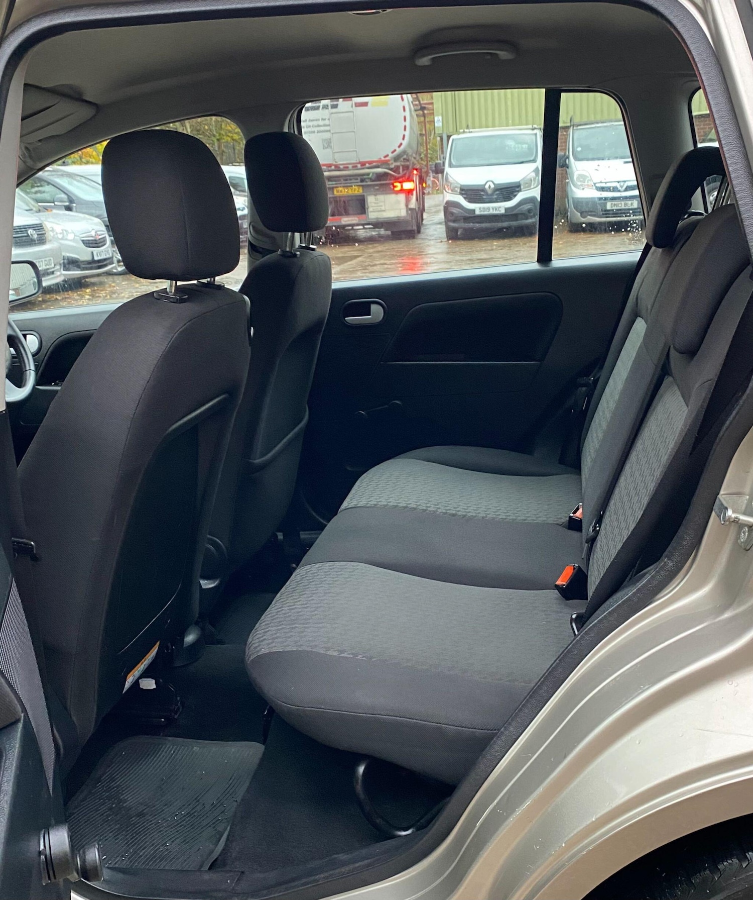 Used Ford Fusion 2004 for sale - 76549885: Photo 46