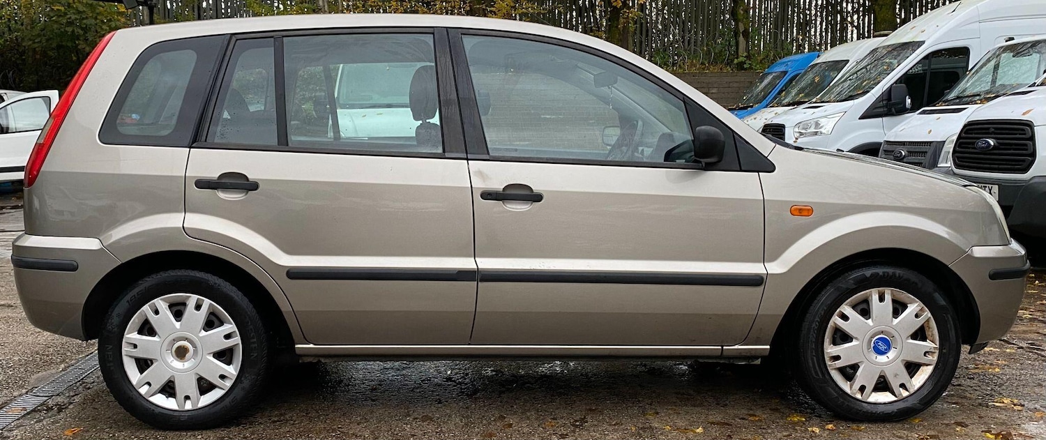 Used Ford Fusion 2004 for sale - 76549885: Photo 7