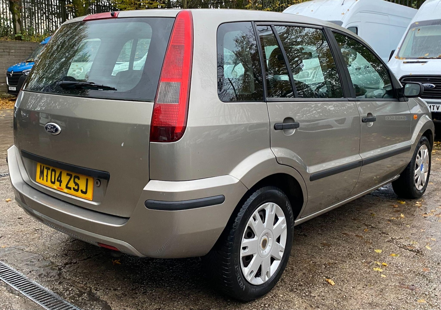 Used Ford Fusion 2004 for sale - 76549885: Photo 9