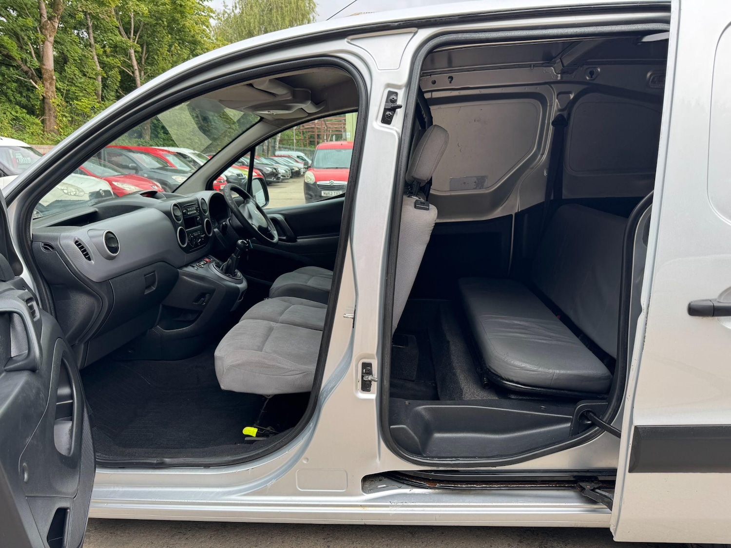 Used Peugeot Partner 2015 for sale - 76989316: Photo 23