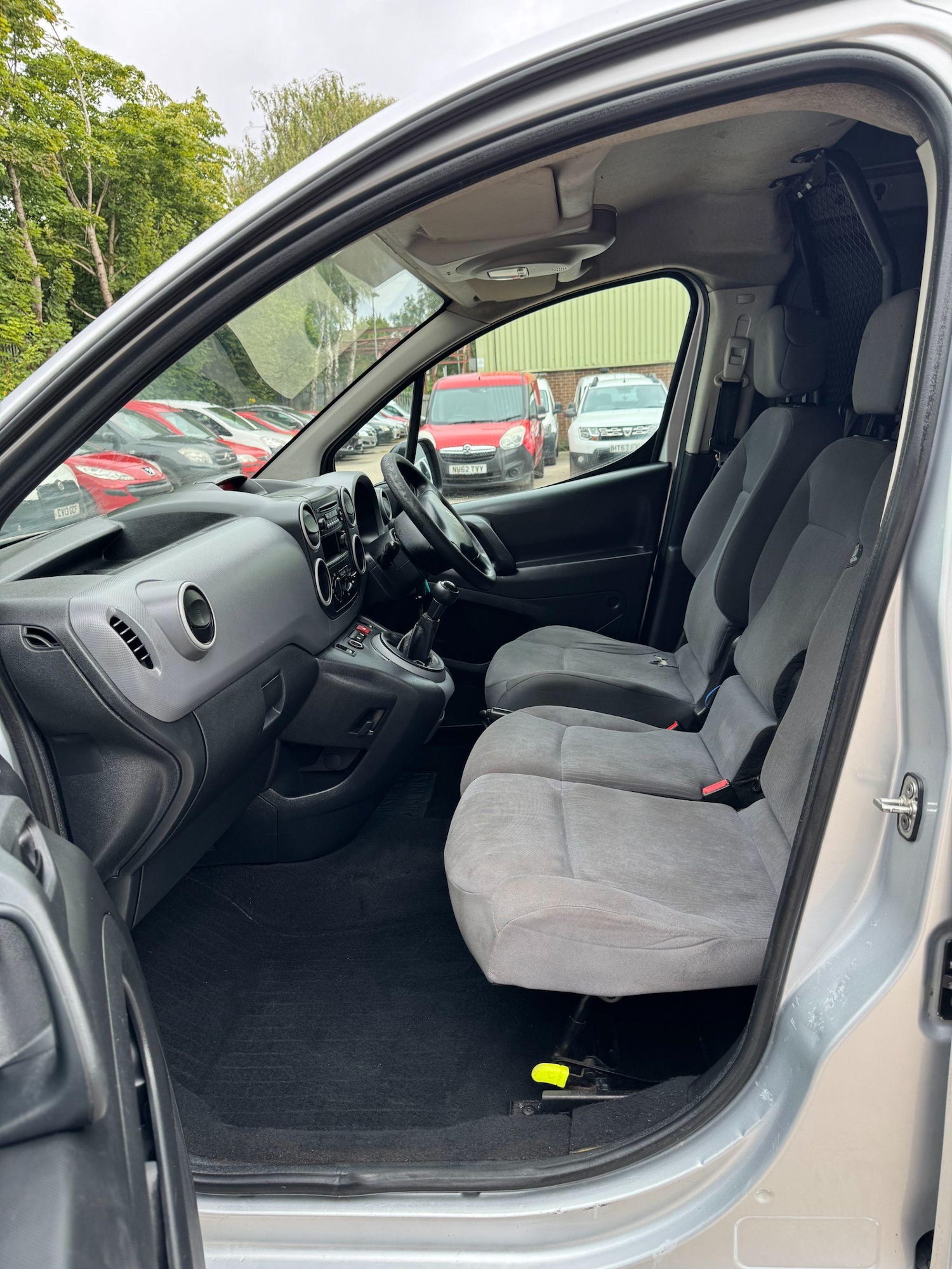 Used Peugeot Partner 2015 for sale - 76989316: Photo 37