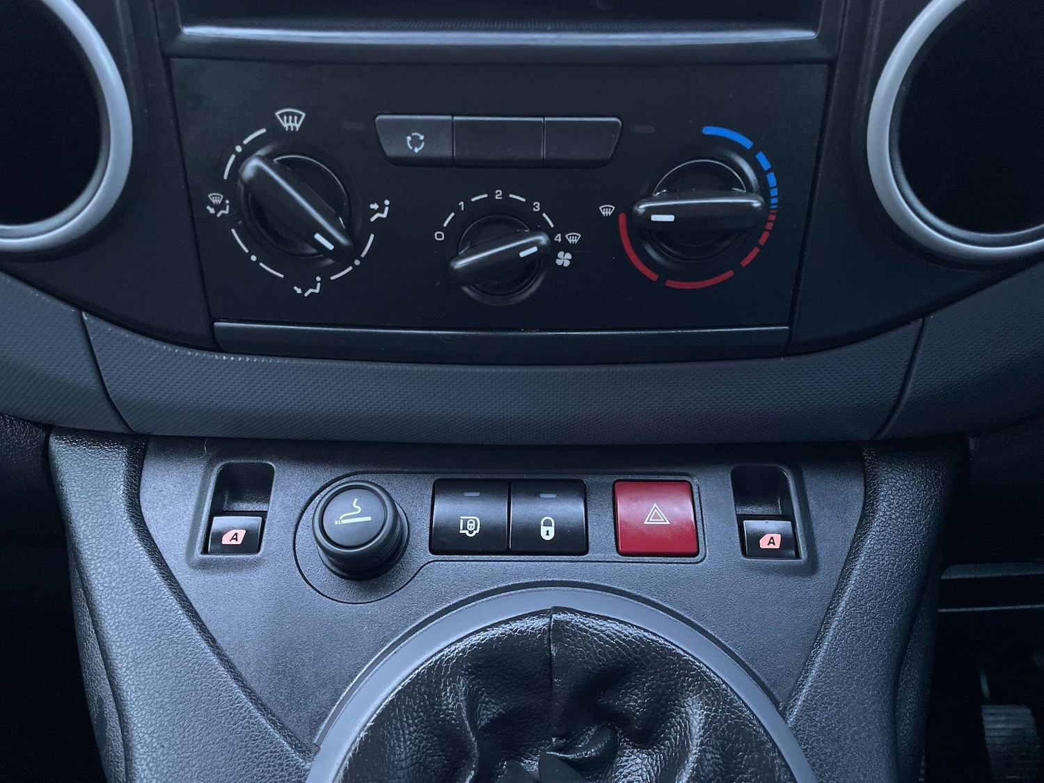 Used Peugeot Partner 2015 for sale - 77203722: Photo 32