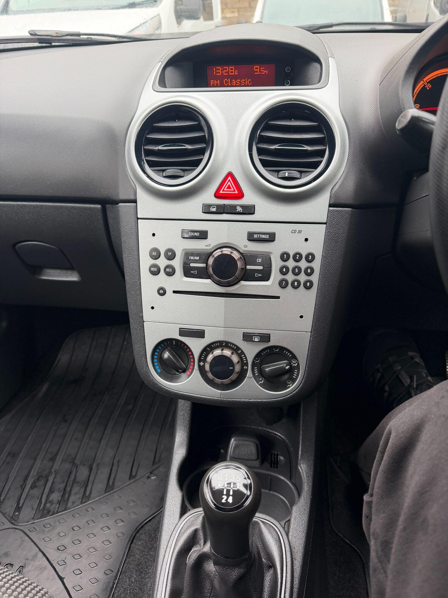 Used Vauxhall Corsa 2011 for sale - 77538651: Photo 28