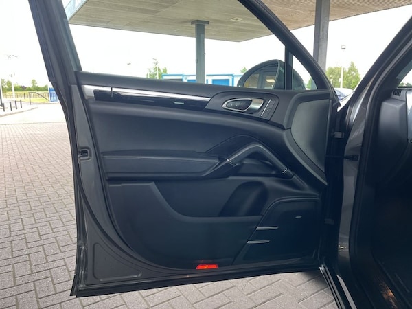 Used Porsche Cayenne 2015 for sale - 74834159: Photo 29