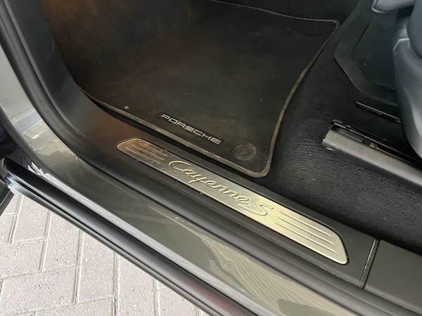 Used Porsche Cayenne 2015 for sale - 74834159: Photo 32