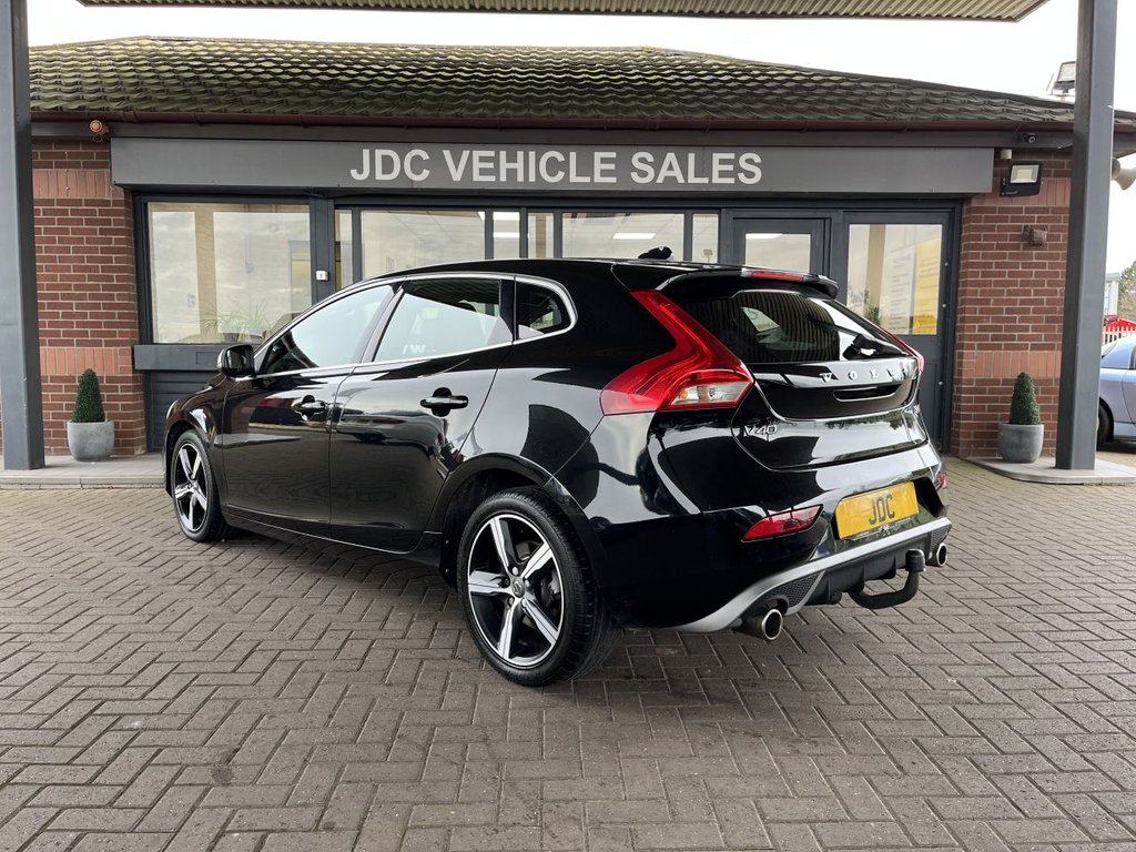 Used Volvo V40 2018 for sale - 77681085: Photo 2
